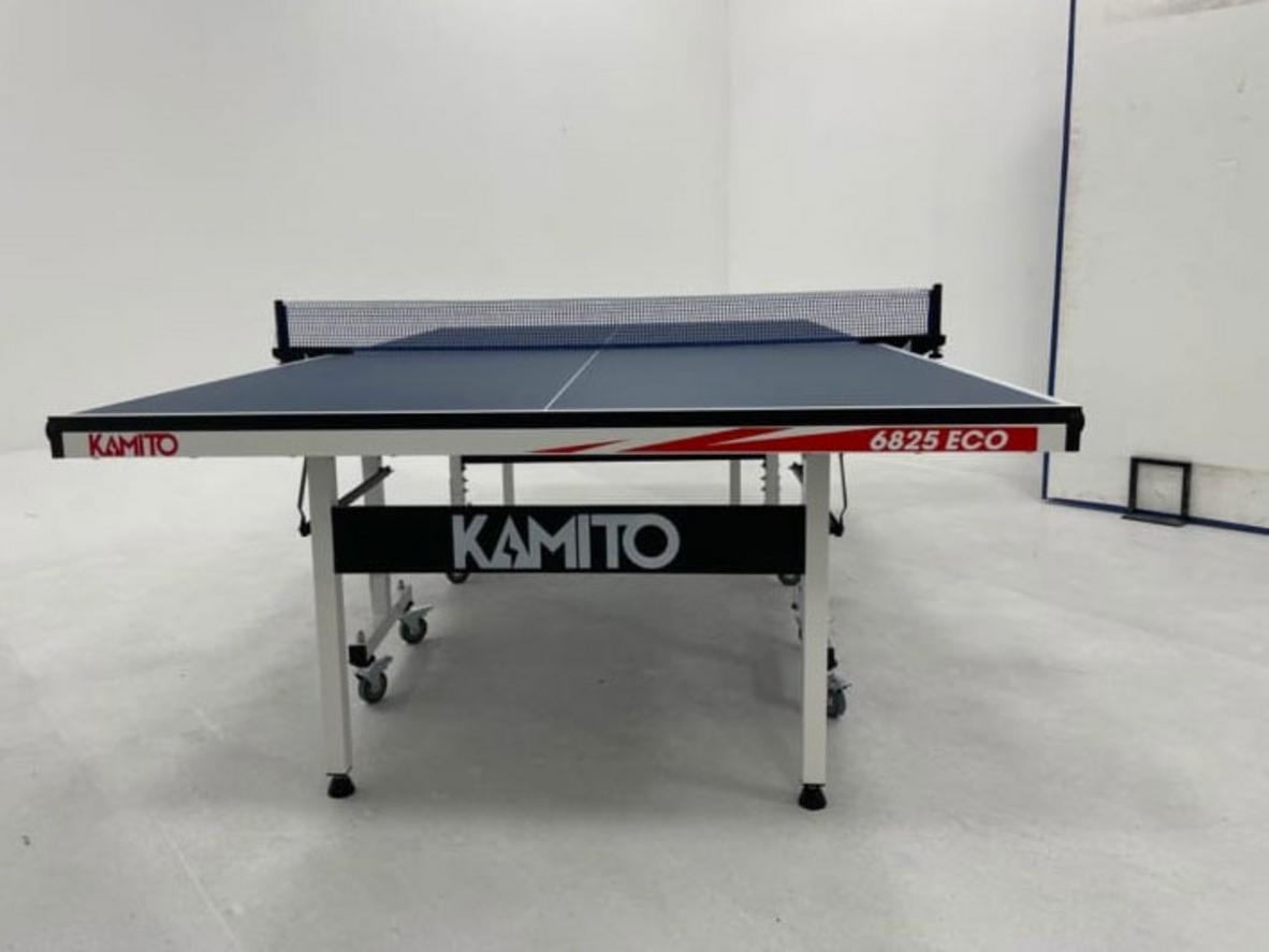 Khung thép hộp và nẹp bảo vệ mép bàn