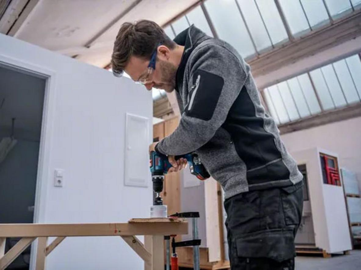 KickBack Control & Precision Clutch — An toàn và kiểm soát.