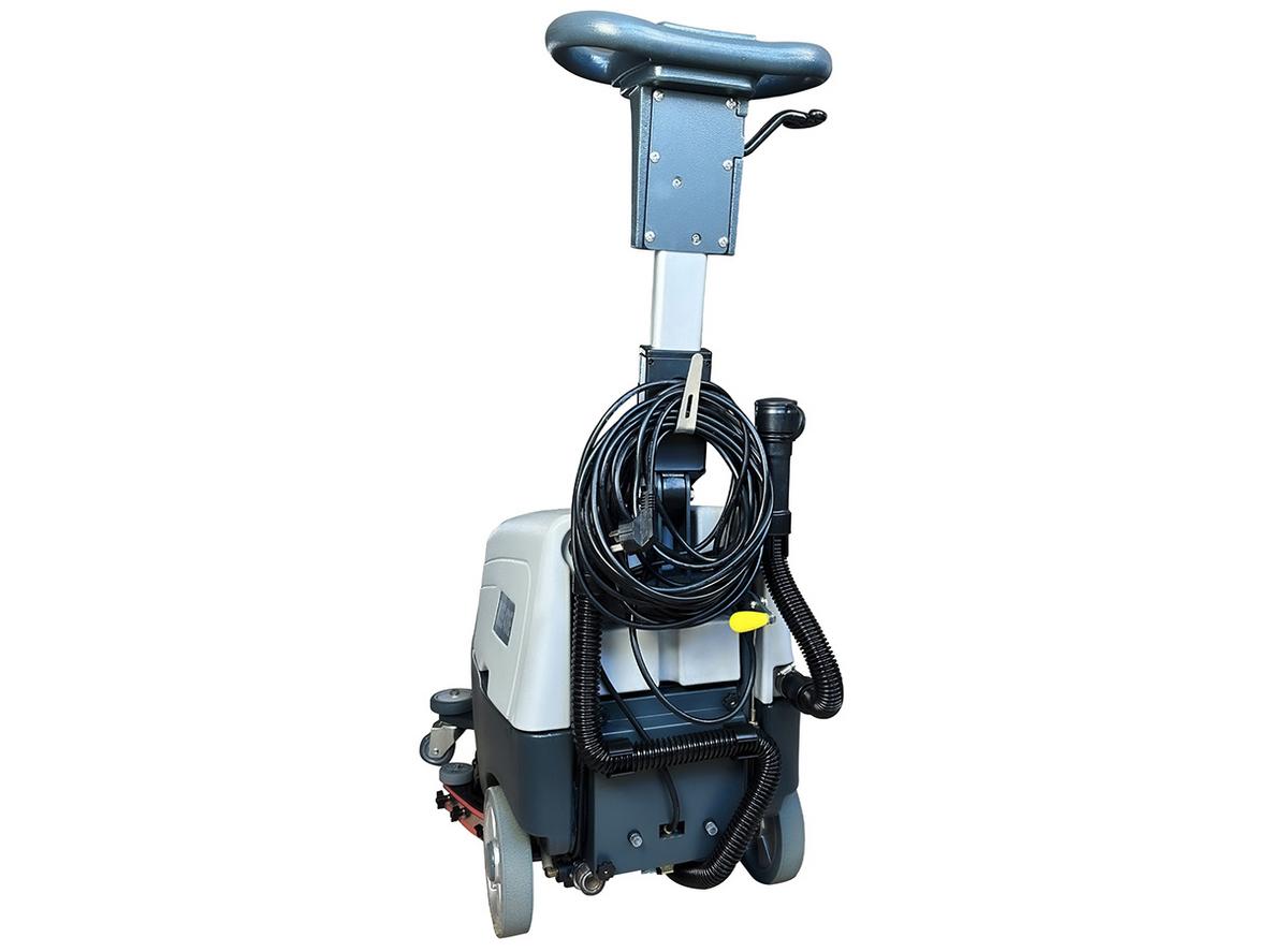 Motor mạnh mẽ giúp chà sạch & hút khô hiệu quả ngay lần đi đầu tiên (KF430E).