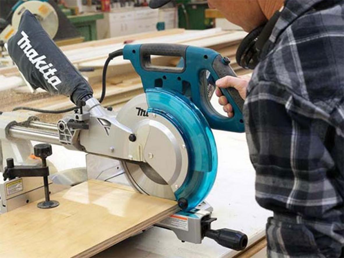 Tia laser định vị đường cắt trên Makita LS1018L