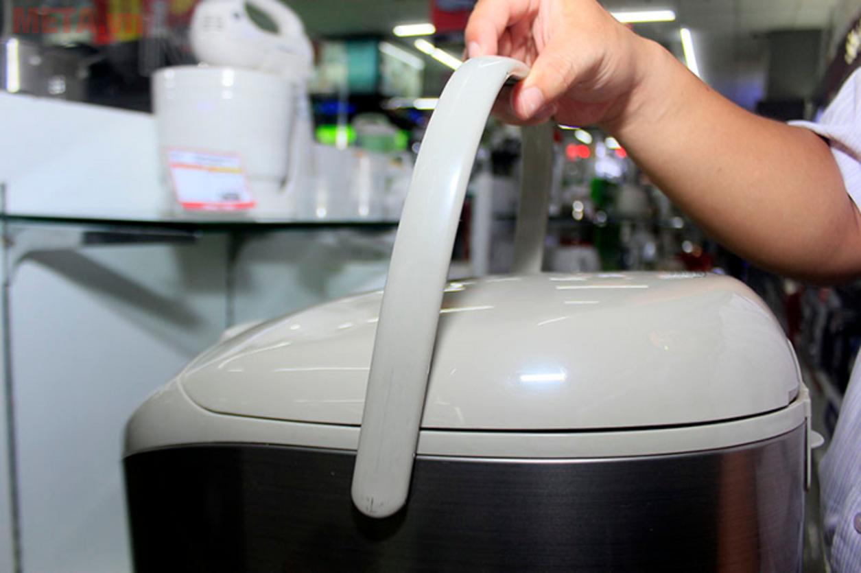 Lòng nồi 3 lớp dày ~1.5–1.6mm, dễ vệ sinh.
