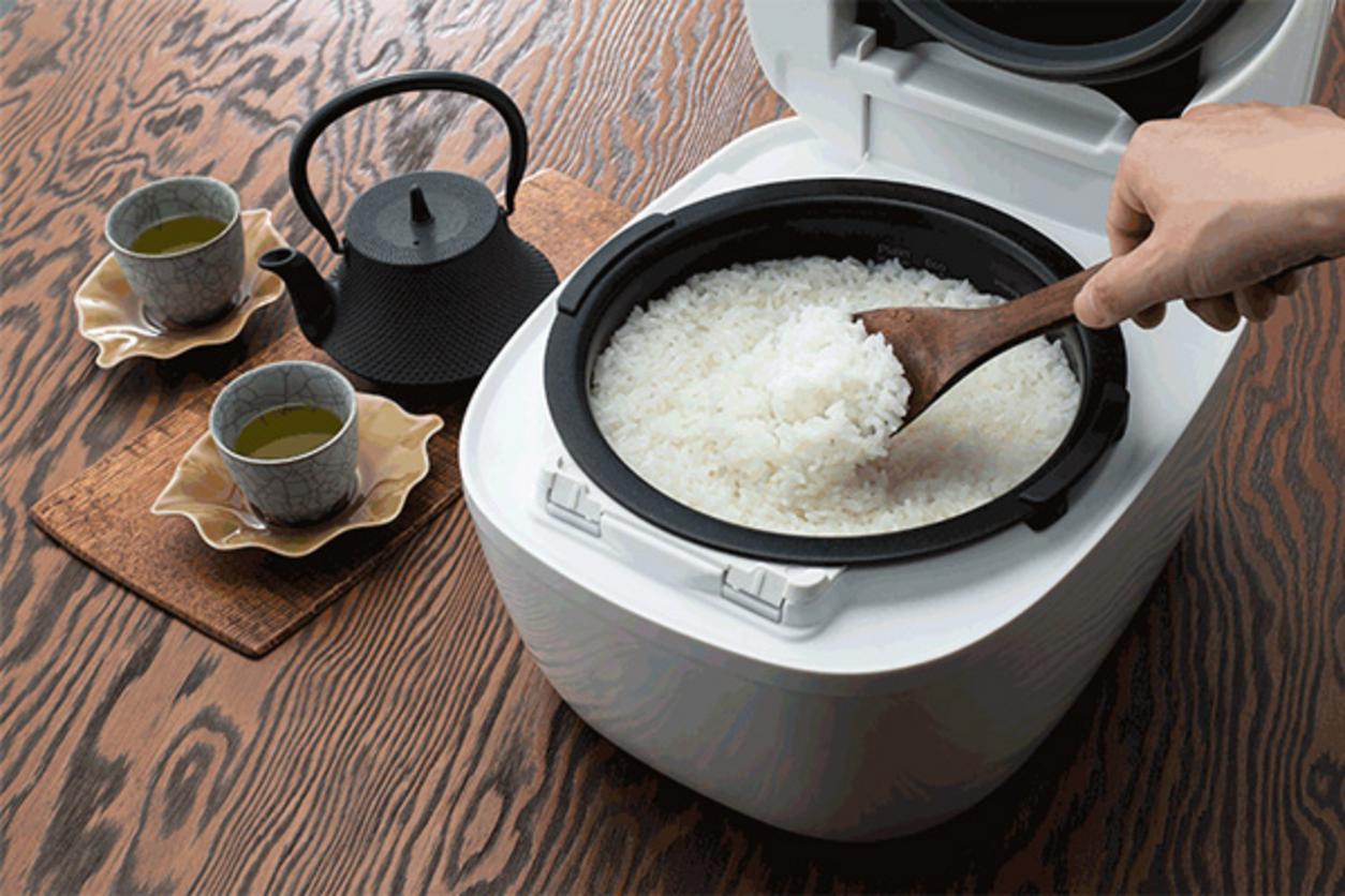 Lòng nồi 5 lớp với men gốm dày 2.5mm.