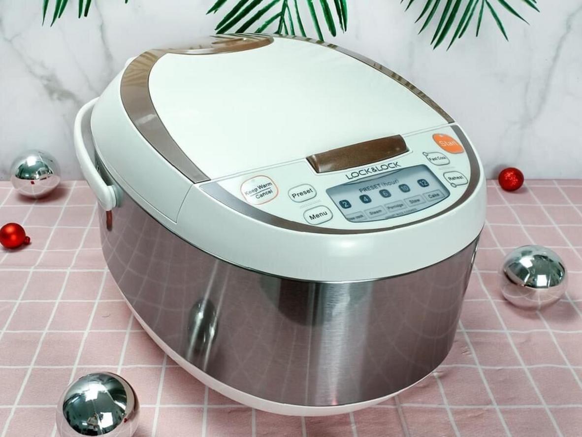 Lòng nồi hợp kim nhôm phủ chống dính, dễ vệ sinh.