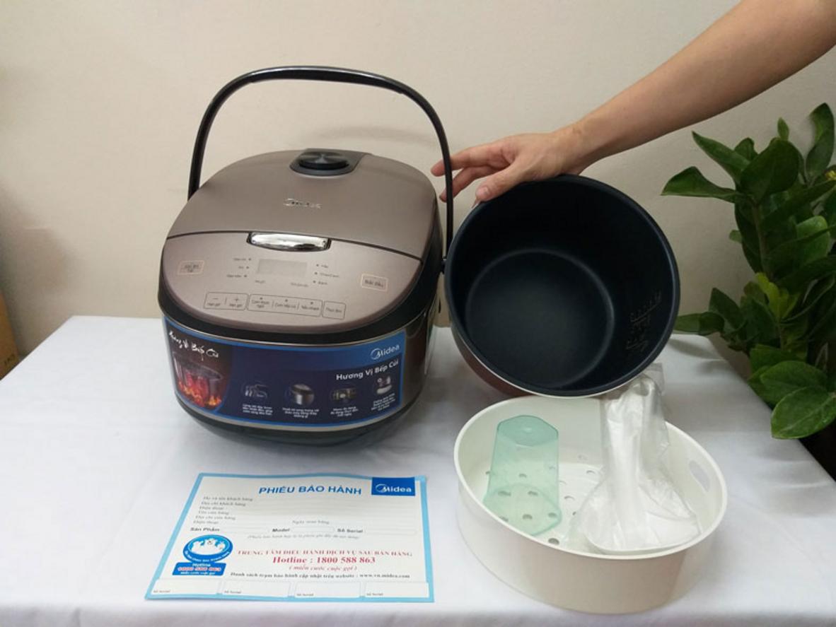 Lòng nồi dày, phủ chống dính dễ vệ sinh