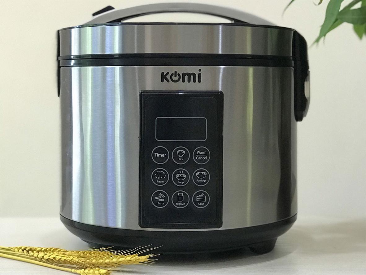 Lòng niêu chống dính của Komi KM-02CD — giúp cơm dẻo và dễ vệ sinh.