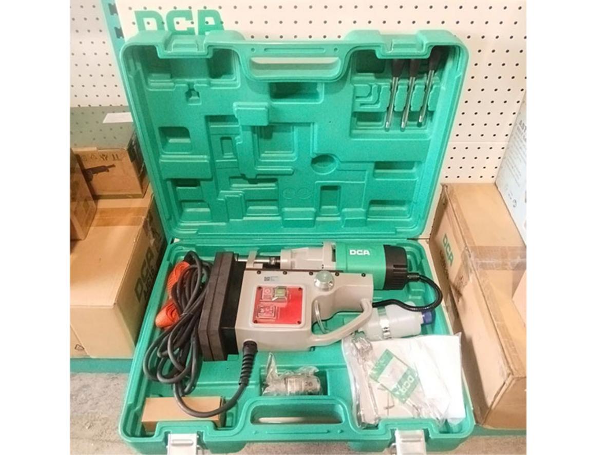 Lực hút 11.500 N giúp bám chắc trên thép