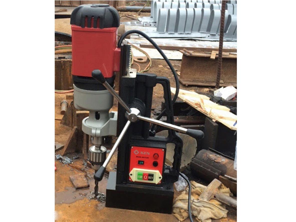 Đế từ 13.800N cố định chắc, giảm rung