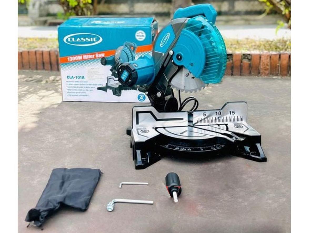 Lưỡi 255mm đang cắt tấm nhôm