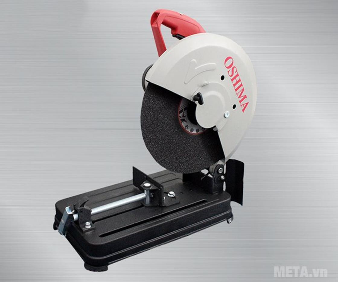 Lưỡi Ø355mm (lỗ trong 25.4mm) trên đế vững giúp cắt thanh sắt lớn nhanh và chính xác.