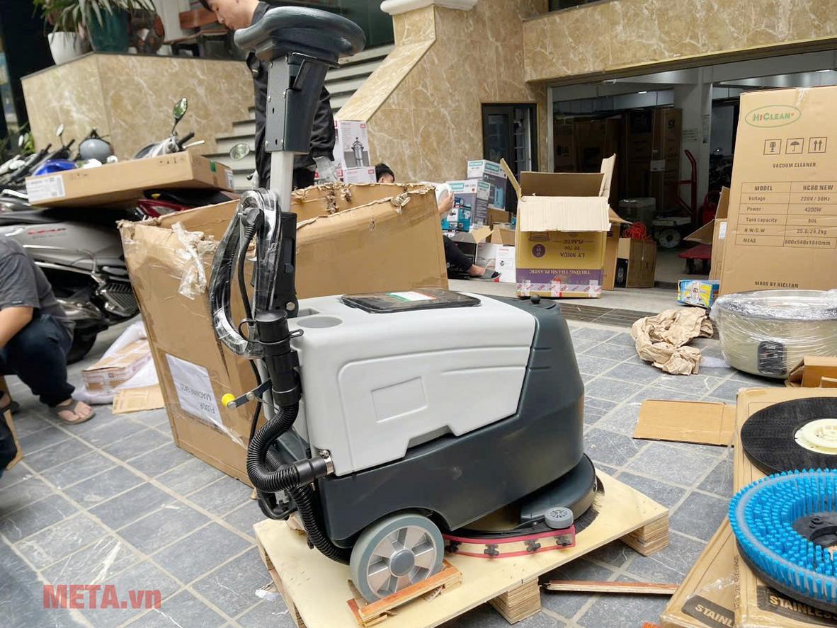 Mâm chà 430mm kết hợp thanh hút 550mm che phủ rộng, phù hợp siêu thị và hành lang dài.