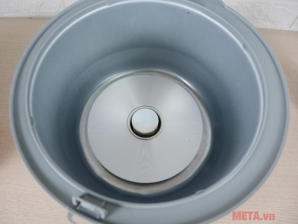 Mâm nhiệt lớn giúp cơm chín đều