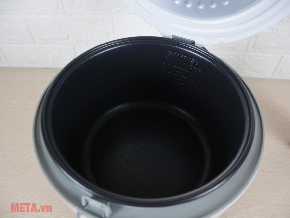 Mâm nhiệt lớn giúp cơm chín đều
