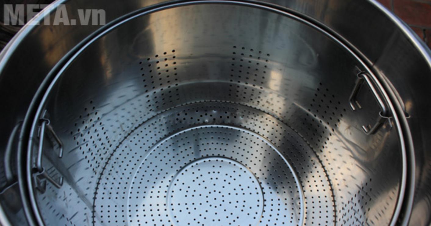 Mâm nhiệt inox phẳng giúp nấu nhanh và vệ sinh dễ dàng.