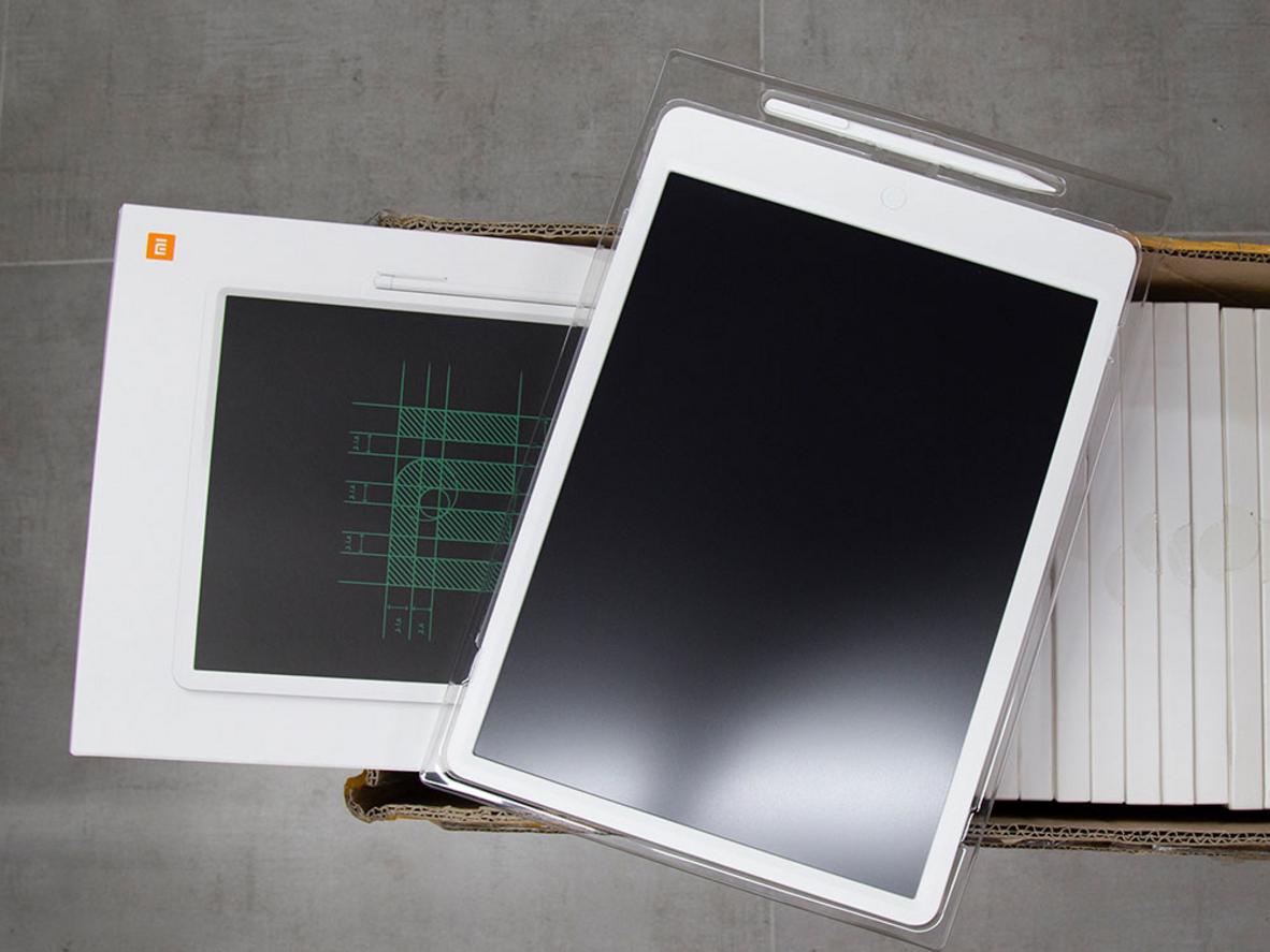 Màn hình 13.5" rộng rãi và an toàn cho mắt