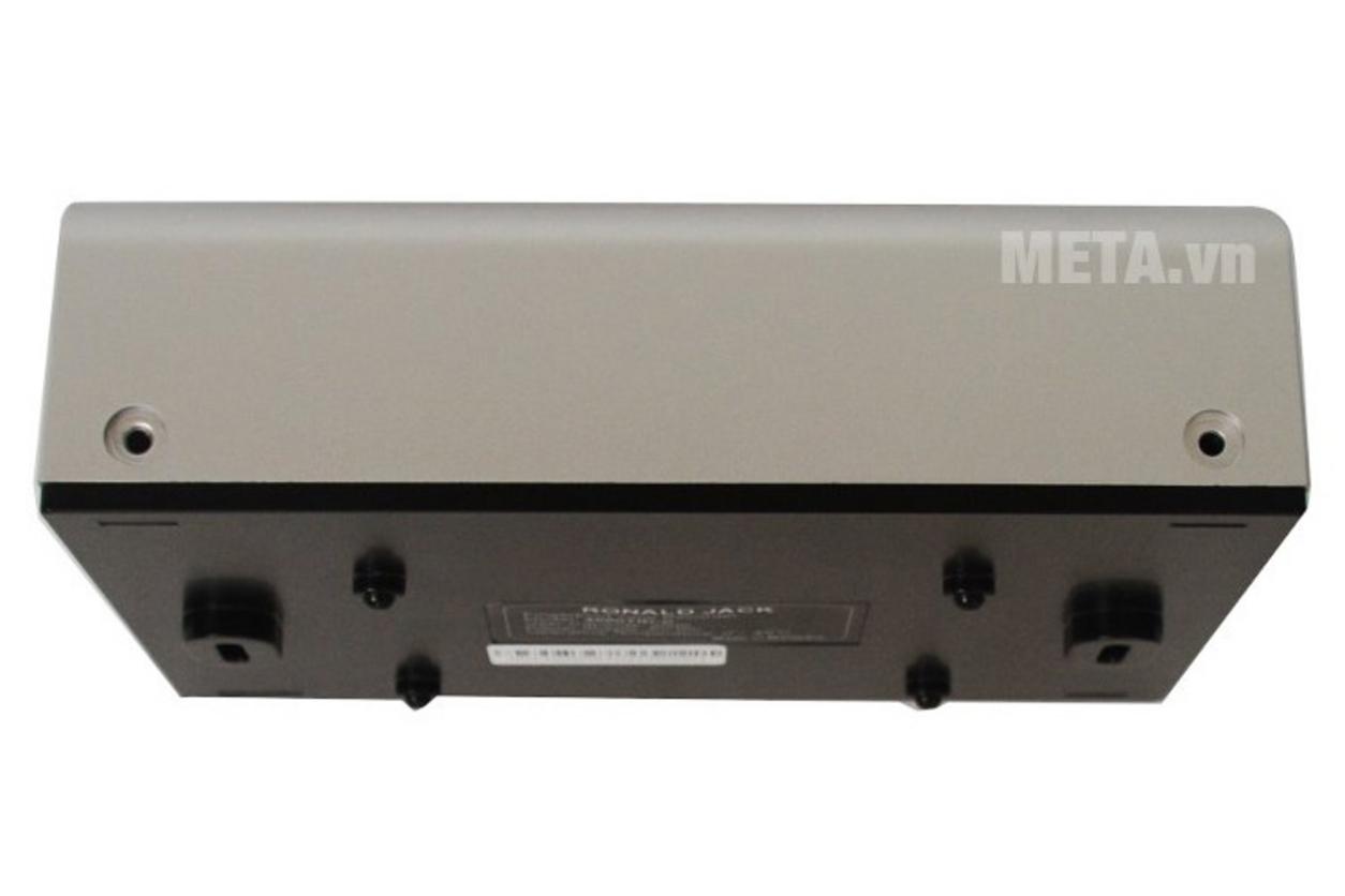 Màn hình LCD màu hiển thị tên nhân viên