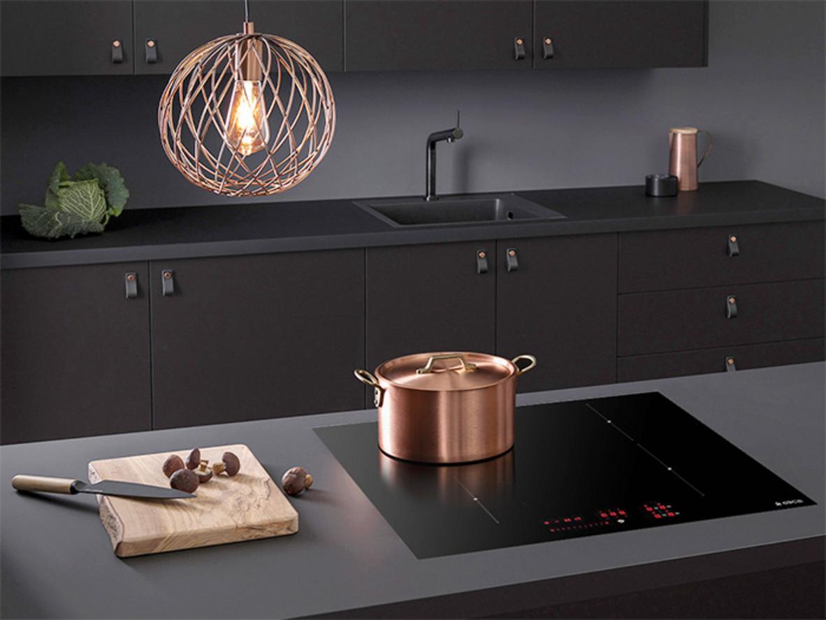 Mặt kính Schott Ceran sang trọng, dễ vệ sinh