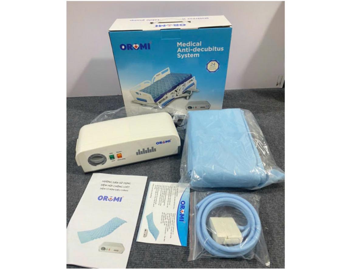 Máy bơm êm, áp lực 50–120 mmHg, lưu lượng 7–8 lít/phút.