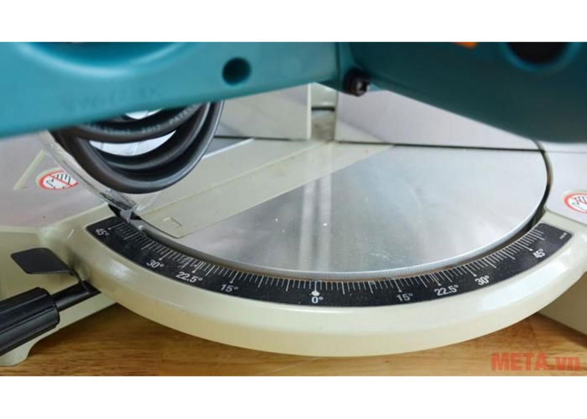 Thiết kế bền và phụ kiện Makita LS1030N