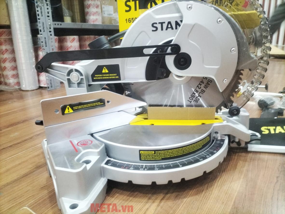 Hệ thống bảo vệ và điều chỉnh góc cho đường cắt chính xác và an toàn.