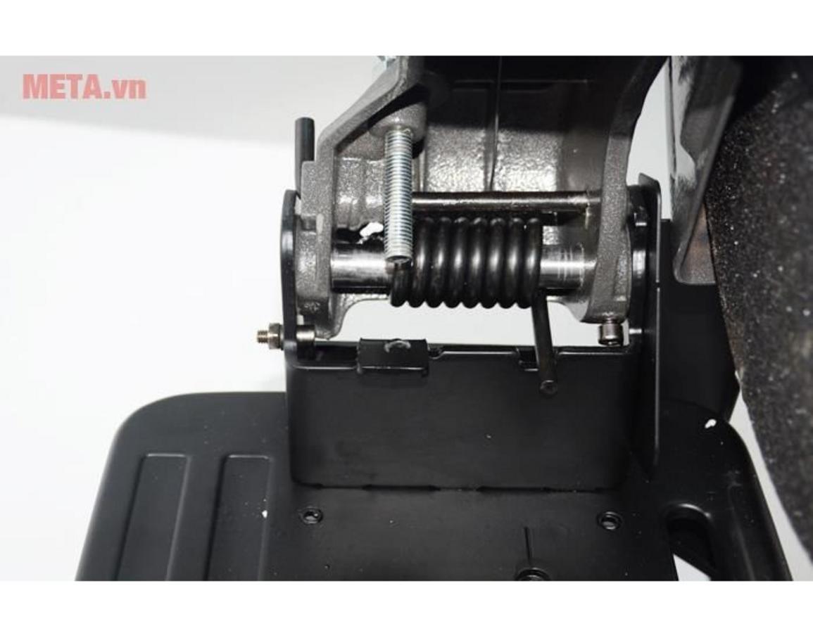 Tốc độ 3.900 vòng/phút — cho đường cắt mịn, ít tốn công dọn bavia.