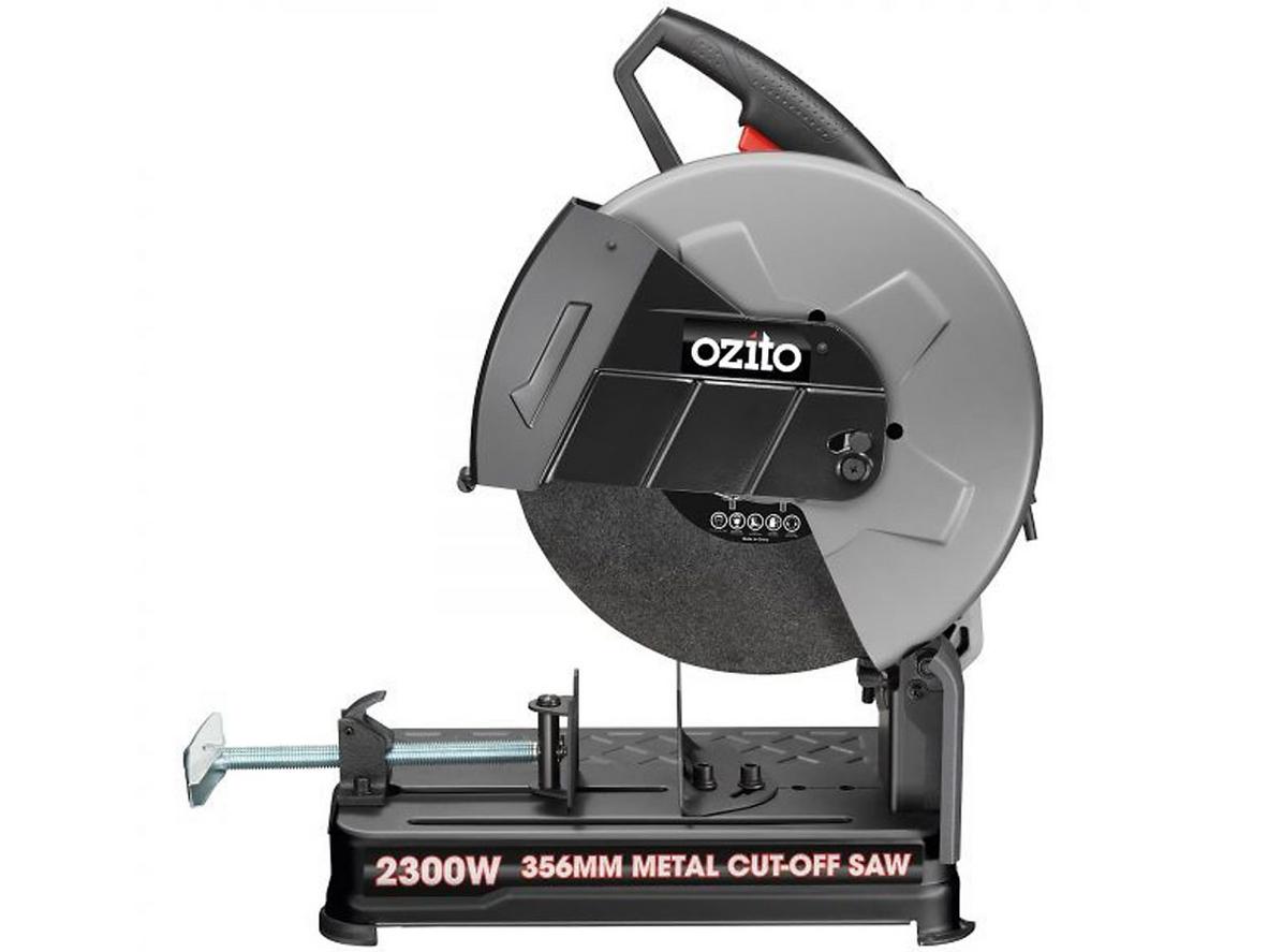 Động cơ mạnh mẽ 2.300W giúp cắt nhanh, ổn định và bền bỉ trong môi trường xưởng.