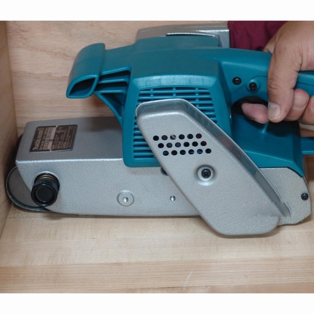 Tổng quan Máy chà nhám băng Makita 9924DB