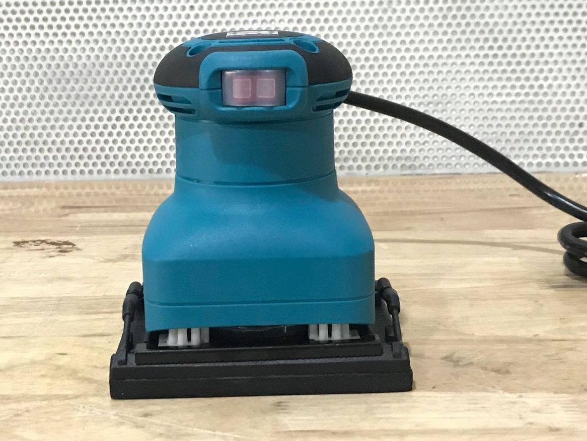 Tổng quan Máy chà nhám rung hình vuông Classic CLA-6211