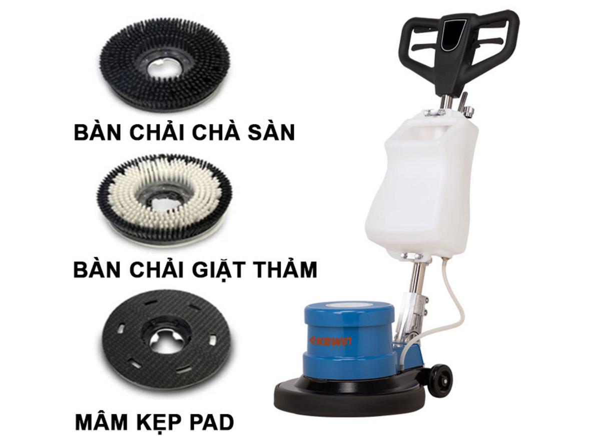 Công suất 1200W với bàn chải lớn cho hiệu suất làm sạch nhanh trên diện tích rộng.