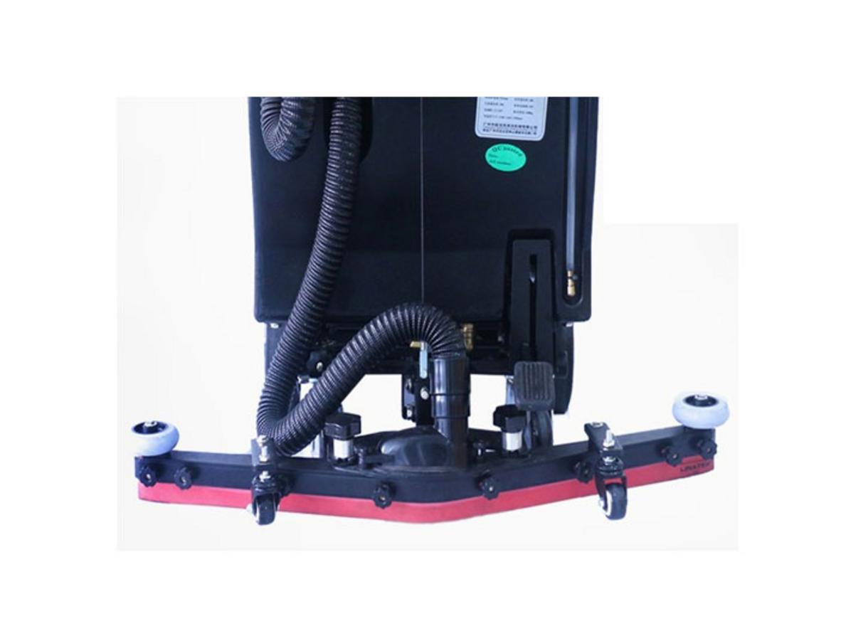 Cận cảnh motor và hệ thống hút của KMS 70D - clean industrial close-up, high-detail.