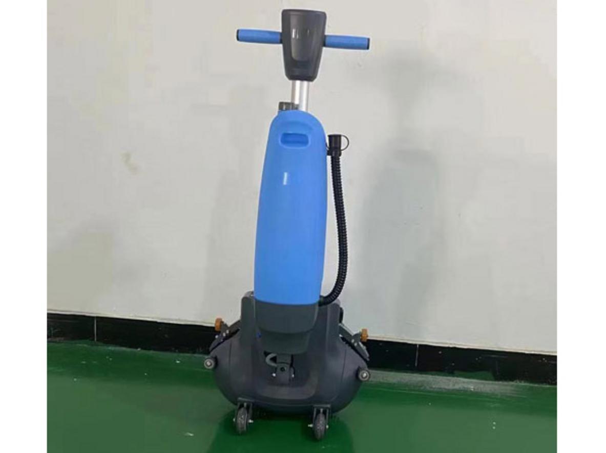Bình nước sạch 6L và bình nước bẩn 9L — ít phải đổ dọn giữa ca, phù hợp cho khu vực vừa và nhỏ.