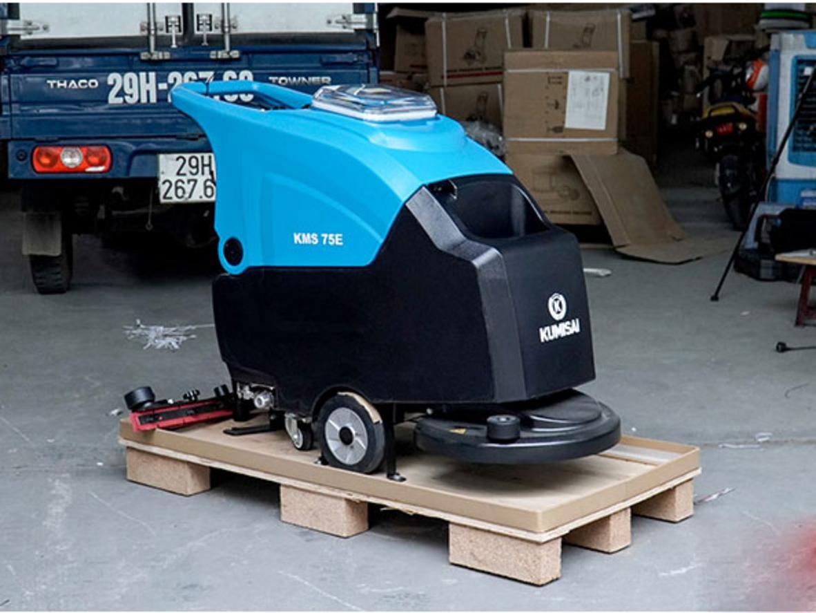 Motor chà và motor hút mạnh mẽ của KMS75E