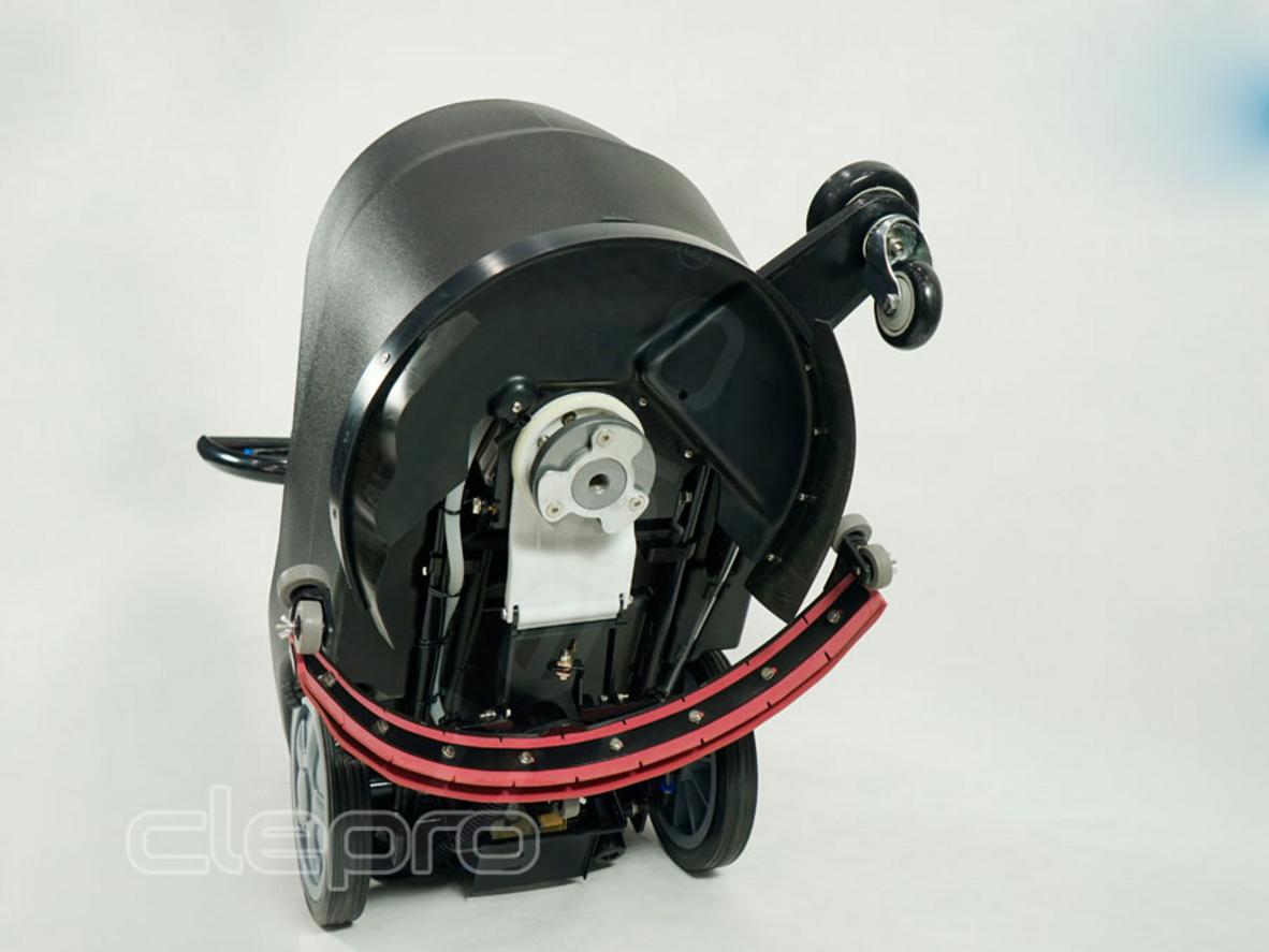 Ắc quy DC24V (2x12V) — cho phép vận hành 3–4 giờ sau 1 lần sạc.