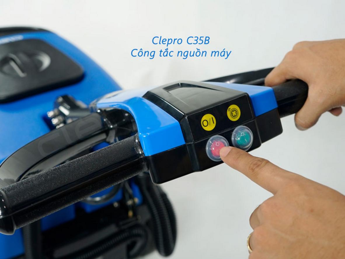 Động cơ chà 550W & động cơ hút Ametek 500W: Công suất mạnh mẽ, bền bỉ, hút khô hiệu quả.