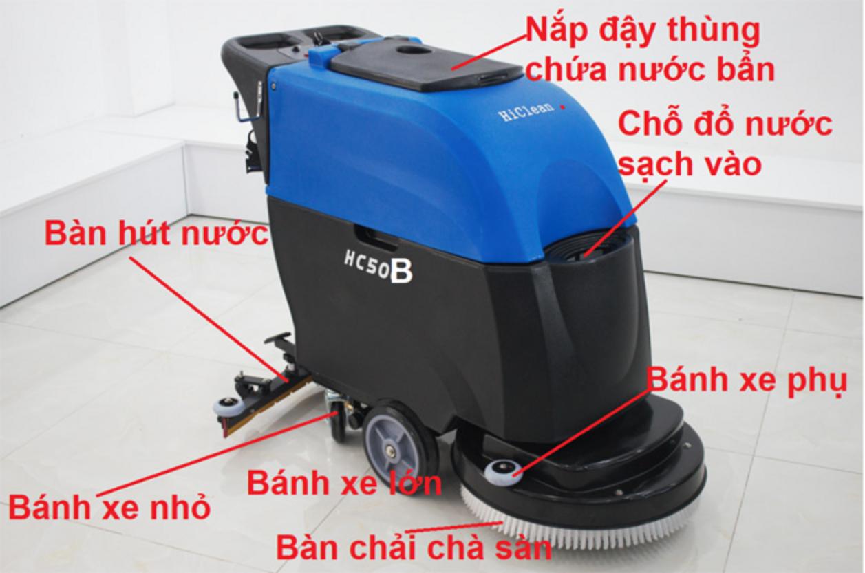 Motor mạnh mẽ xử lý vết bẩn cứng, giảm thao tác thủ công ảnh hưởng hình ảnh sản phẩm trong thực tế khách hàng (nhà xưởng).","imagePrompt":"Close-up image of HiClean HC50C motors and brush in action, showing bristles and machine pressure on floor.