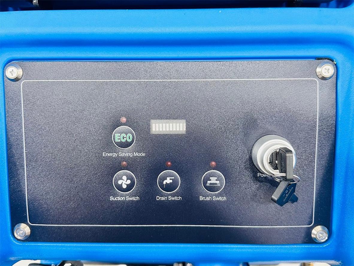 Motor chà/hút mạnh mẽ và bàn chải lớn xử lý bẩn cứng đầu, hút sạch nước tức thì.