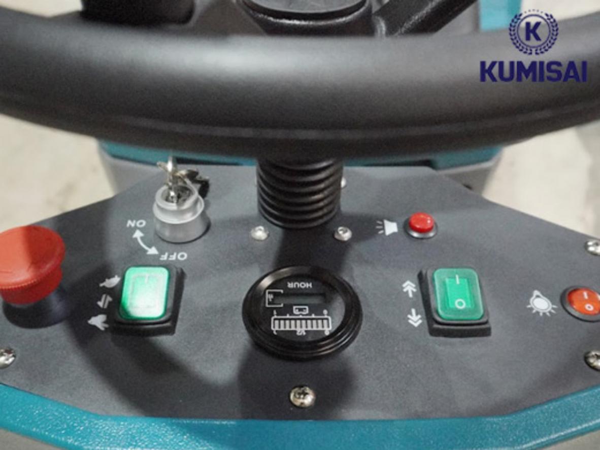 Tổng quan Máy chà sàn liên hợp ngồi lái Kumisai KMS 90B