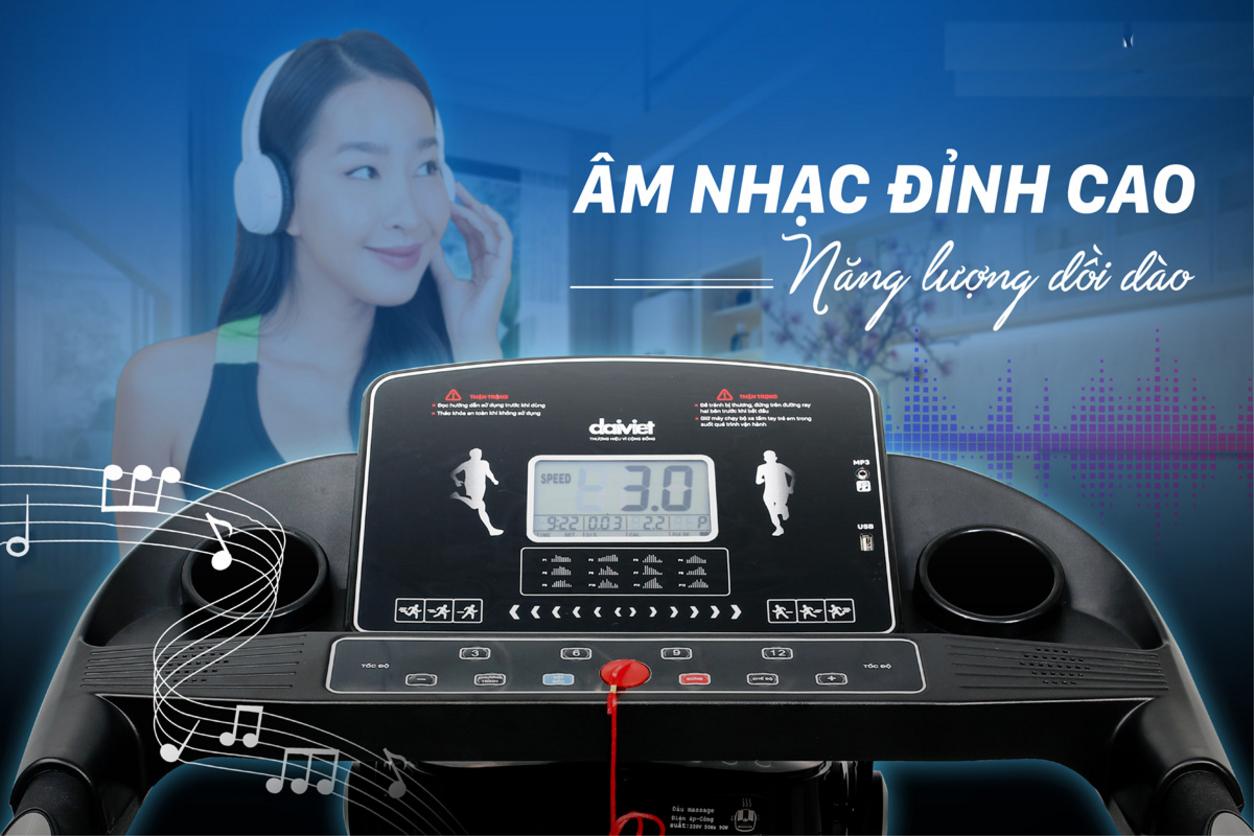 Thảm chạy rộng và độ chịu tải cao — minh họa người chạy trên thảm, góc chụp toàn thân.