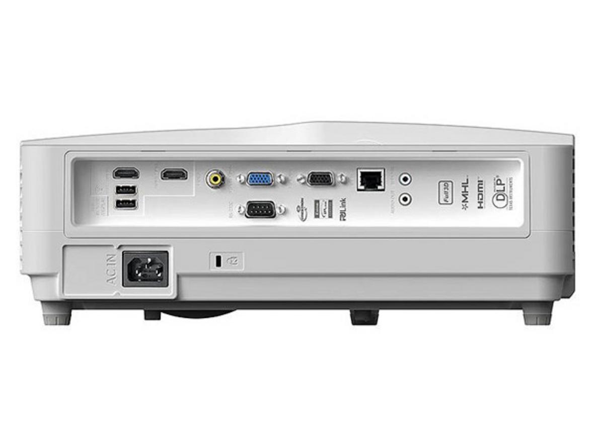 Siêu gần: 100" chỉ với 30cm từ tường — phù hợp phòng nhỏ, không bóng người thuyết trình (ảnh minh họa). Đề xuất Alt: 'Optoma HD36UST đặt sát tường, chiếu 100 inch.' Use a photo showing placement and scale for clarity and a small overlay distance label (26–30cm). Keep image mobile-friendly (tall crop). 