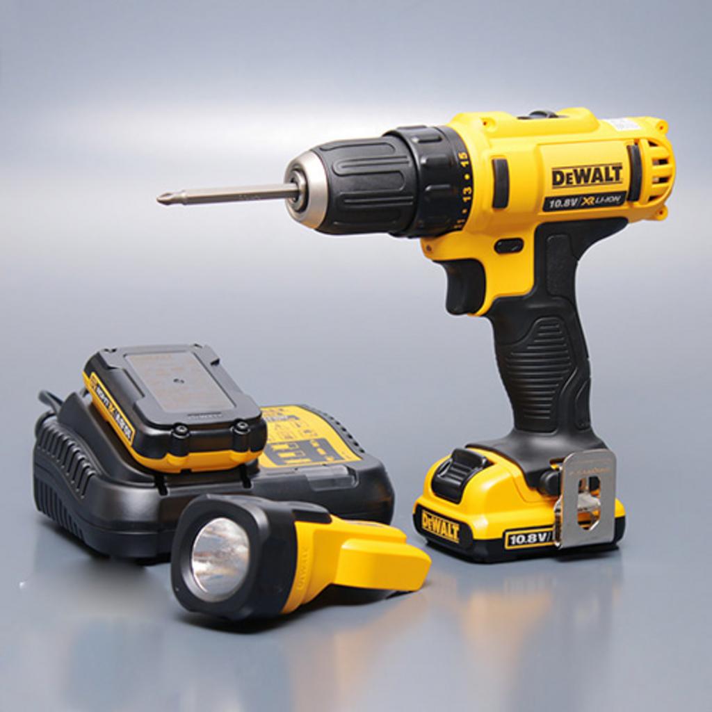 Tổng quan Máy khoan pin Dewalt DCD710D2T