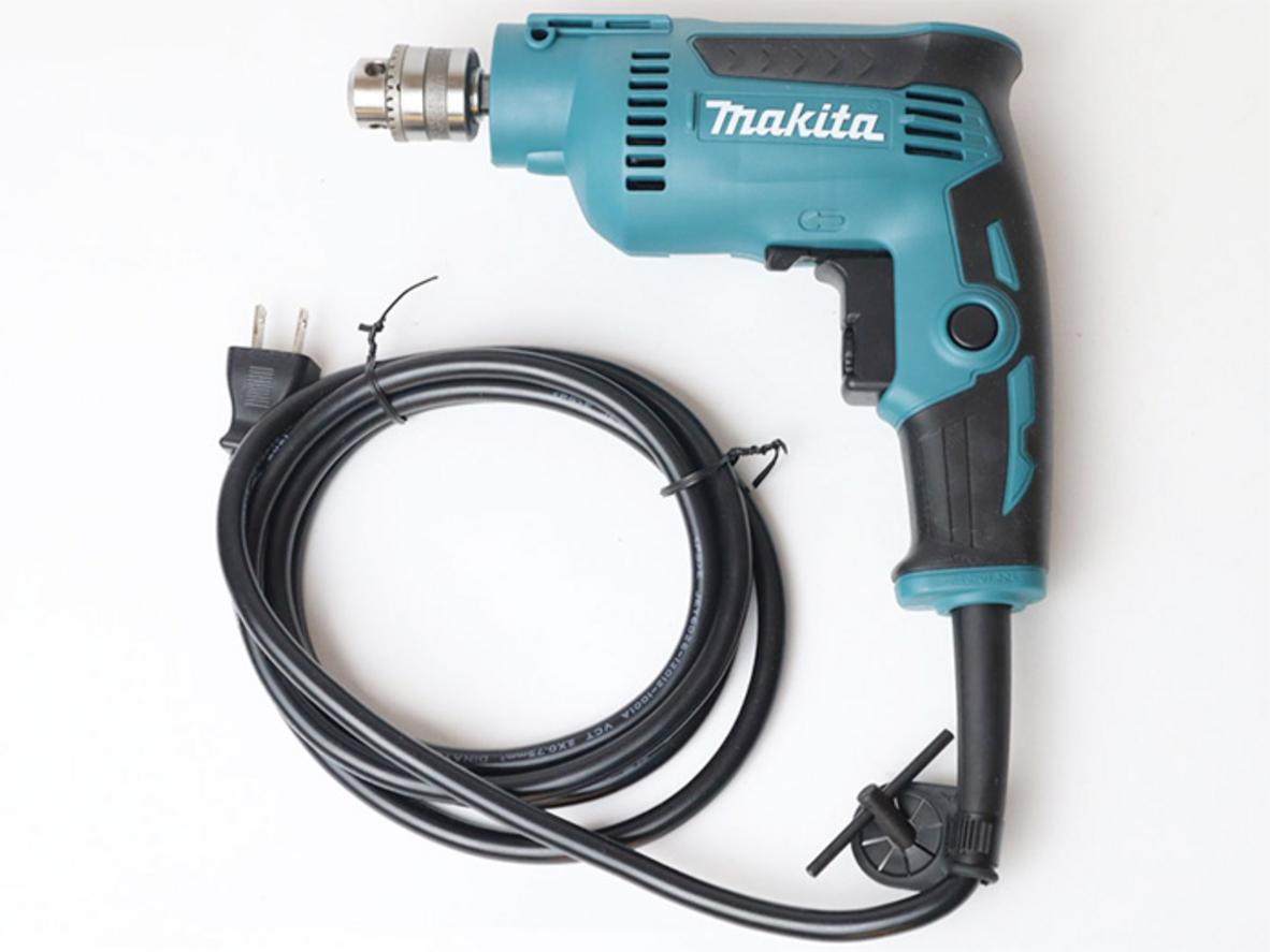 Tốc độ cao 0–4.200 vòng/phút giúp khoan nhanh hơn.