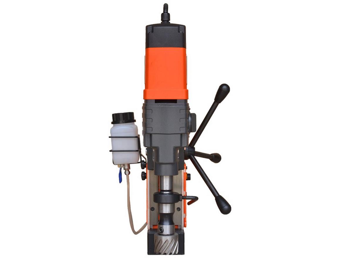 Động cơ 1.890W và hộp số ngâm dầu