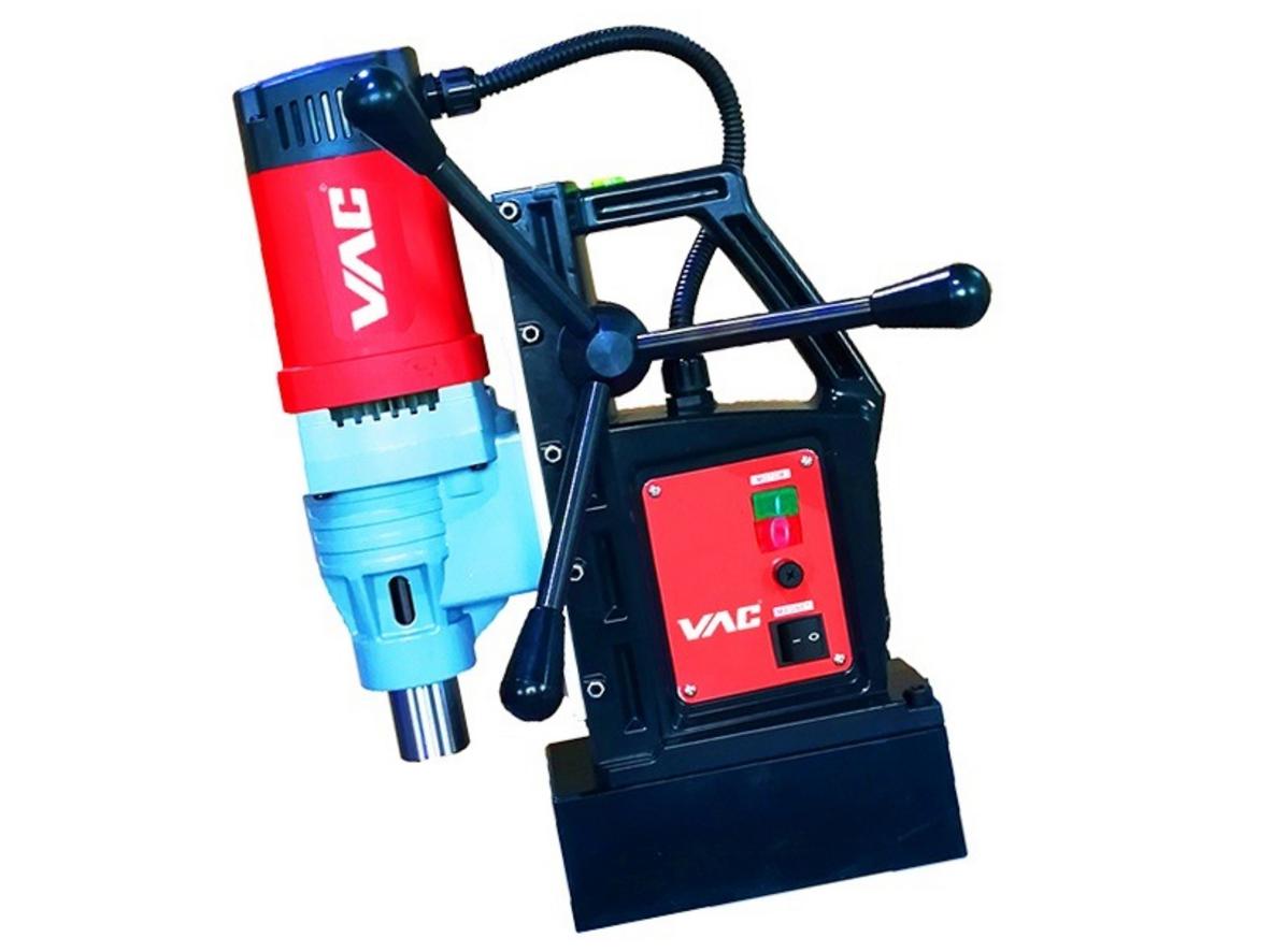 Lực đế từ 16.000N đảm bảo cố định khi khoan