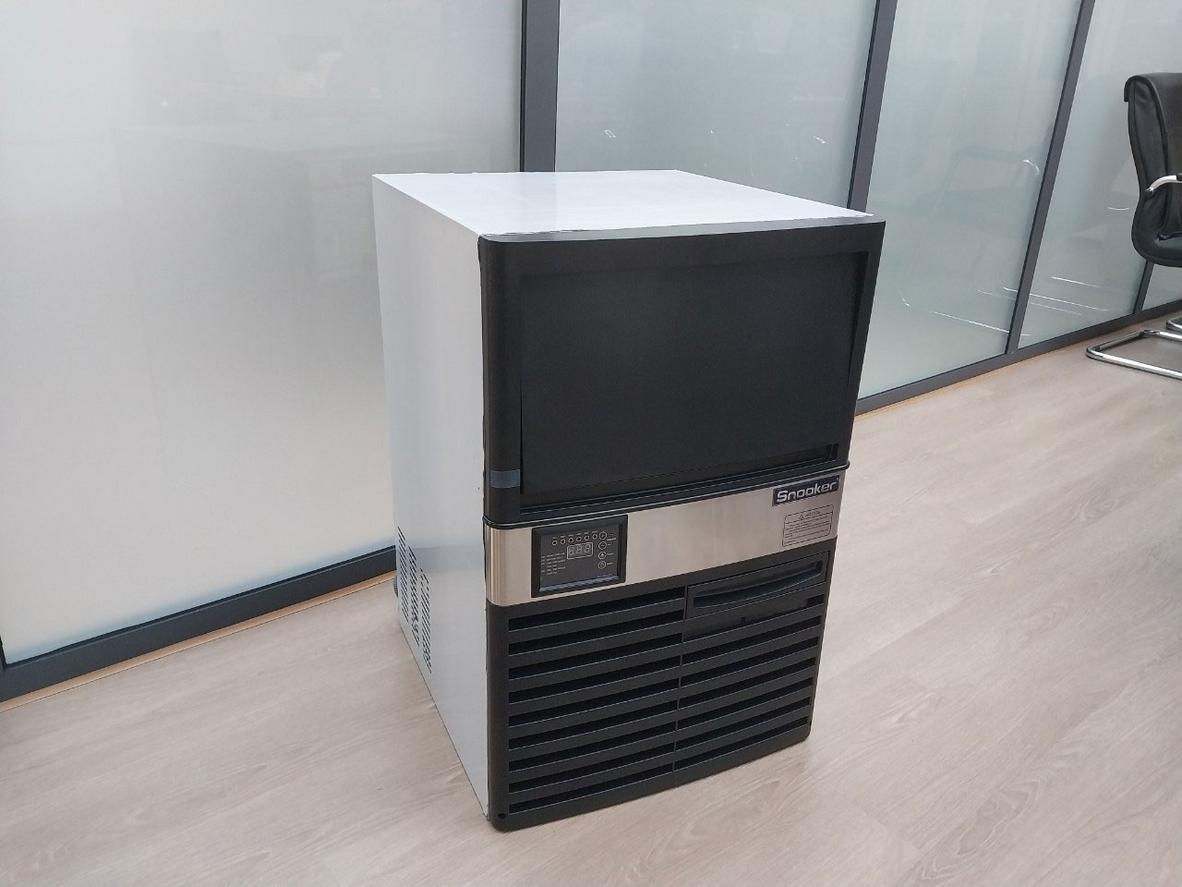 Dung tích thùng 18kg, đá viên 22mm