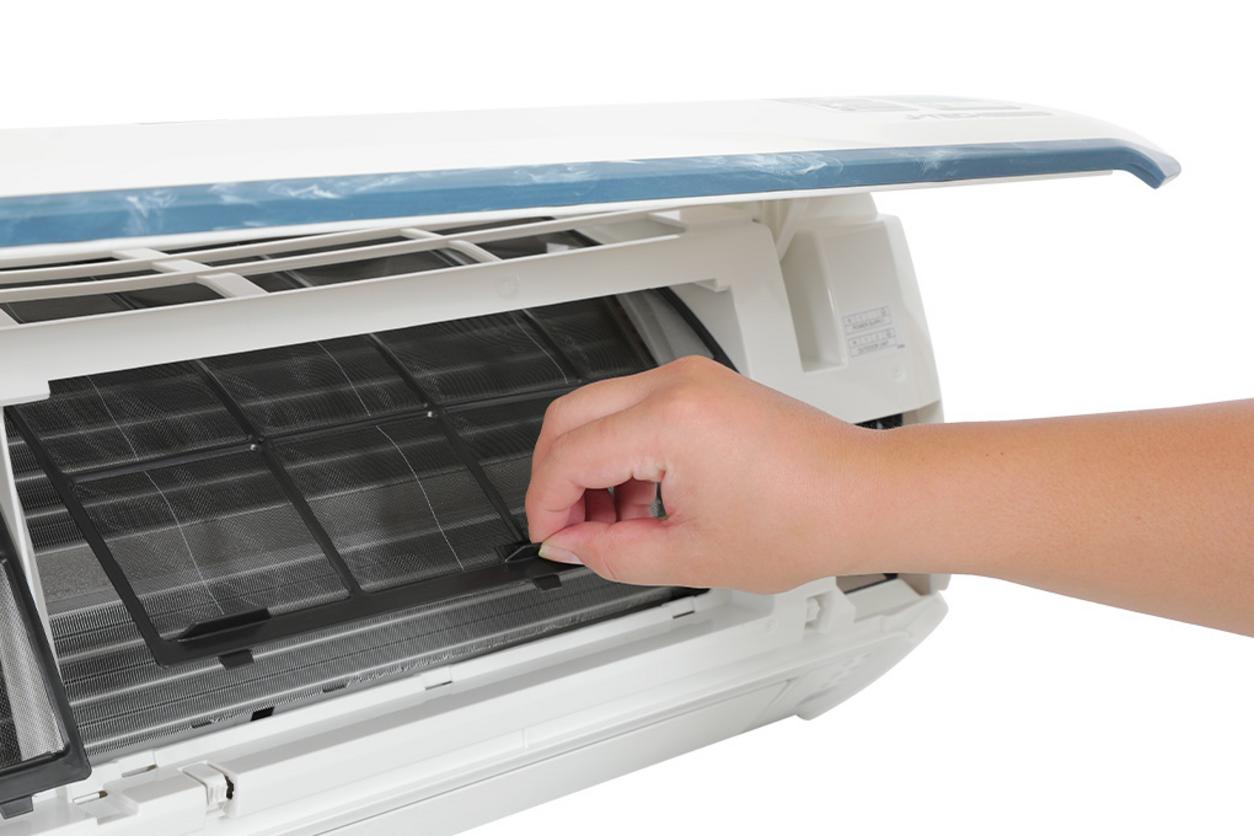 Plasmacluster Ion: Lọc khí & bảo vệ sức khỏe.