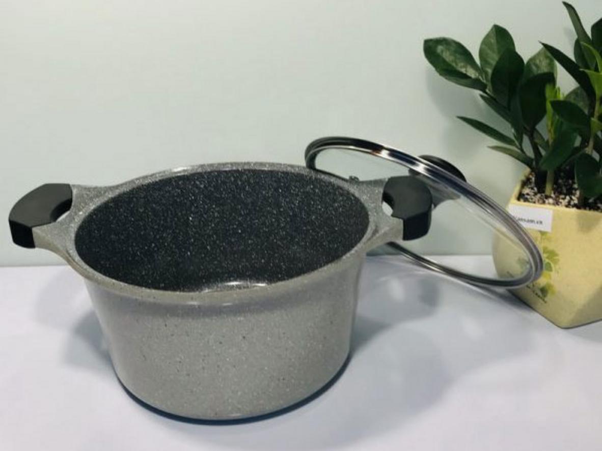 Nắp kính bo viền inox và tay cầm chịu nhiệt