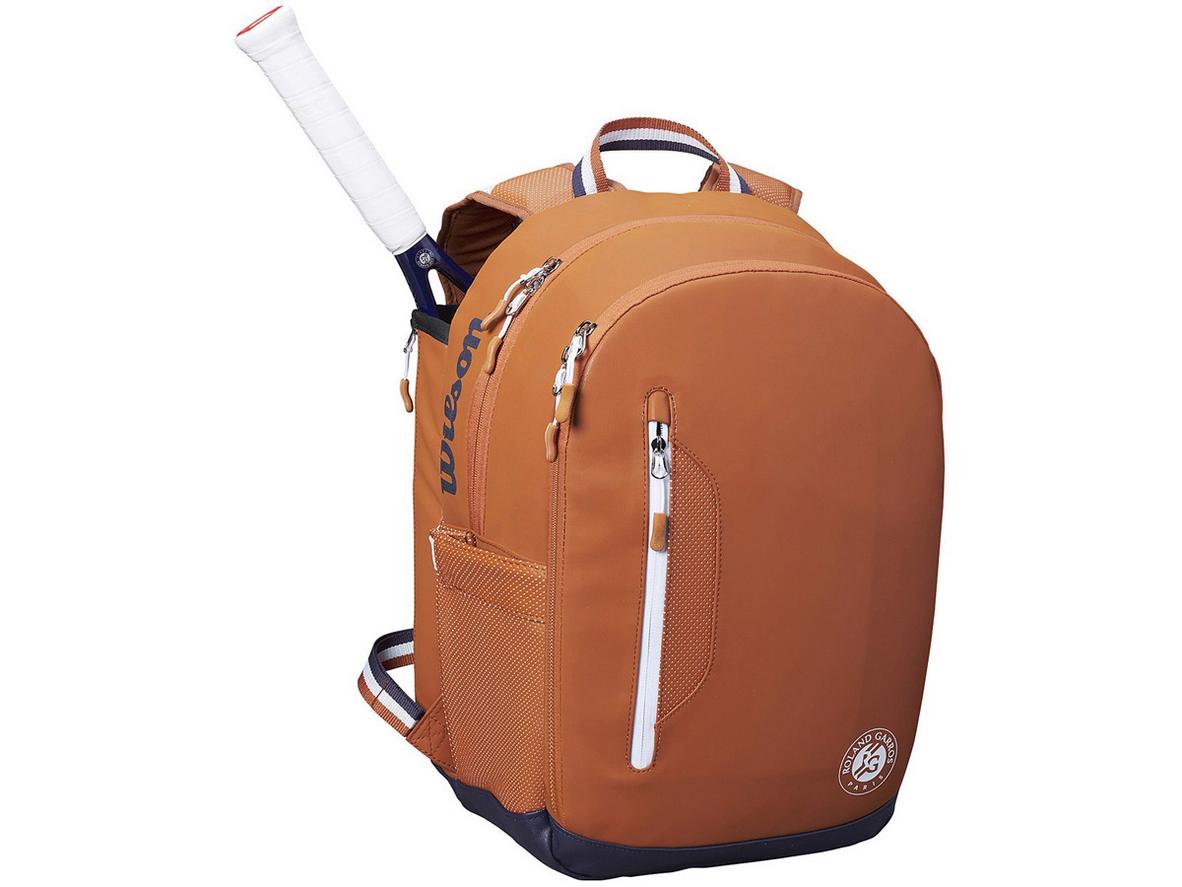 Ngăn partial chứa 2 cây vợt, khóa kéo an toàn