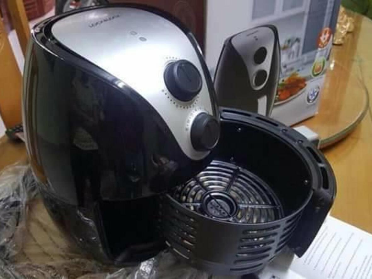 Núm vặn dễ thao tác và khay chống dính dễ vệ sinh