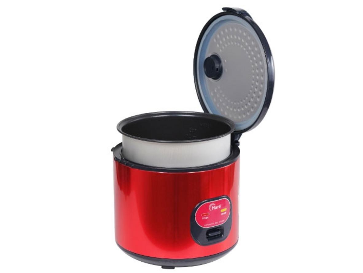 Công suất 700W và mâm nhiệt lớn giúp cơm chín đều.