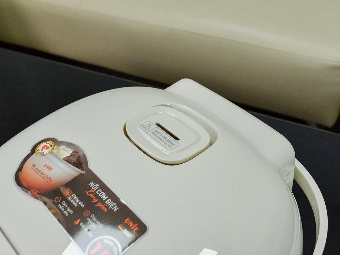 Tổng quan Nồi cơm điện lòng gốm tự nhiên Unie URC815 - 1.5 lít