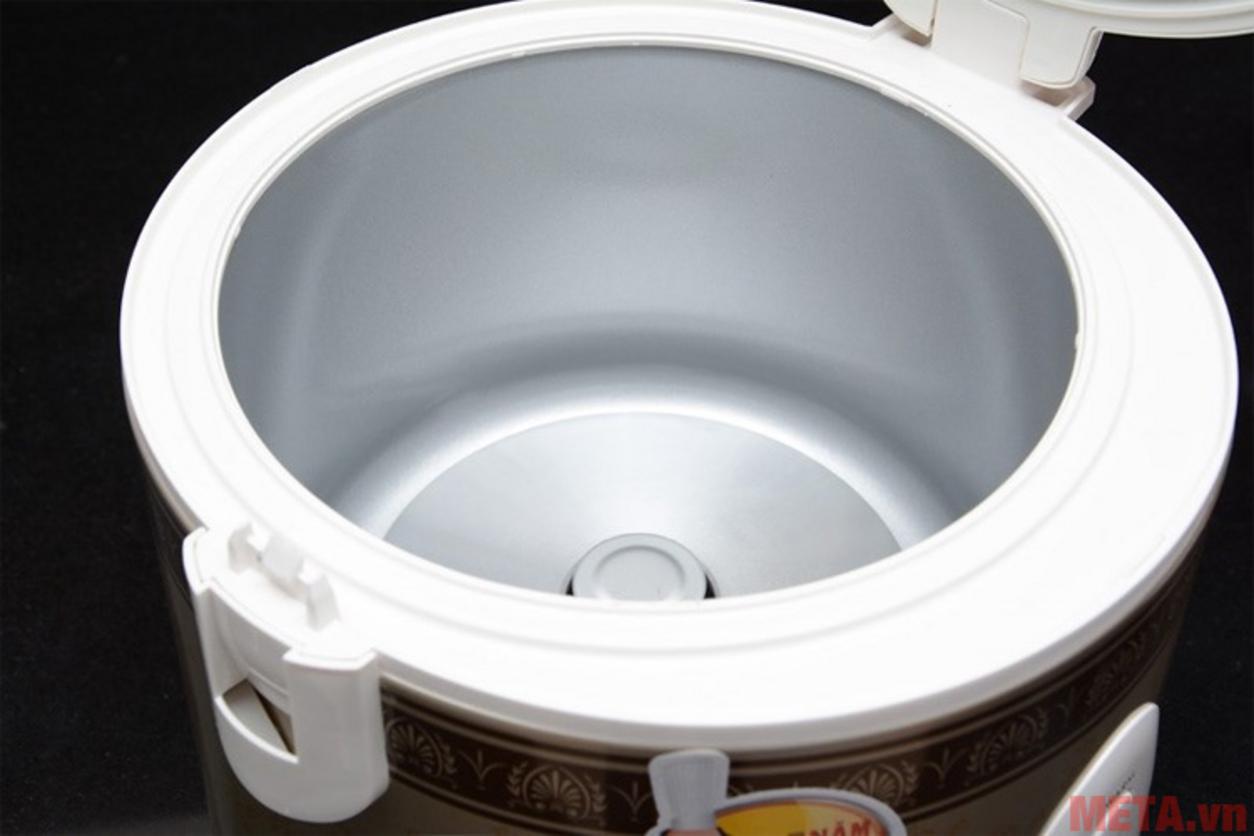 Lòng nồi phủ Poly‑Flon, dễ vệ sinh
